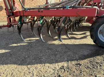 Kverneland TS Tine Drill