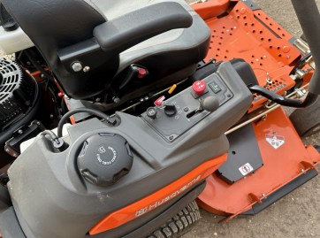 Husqvarna Z560 Zero Turn Husqvarna Z560 Zero Turn