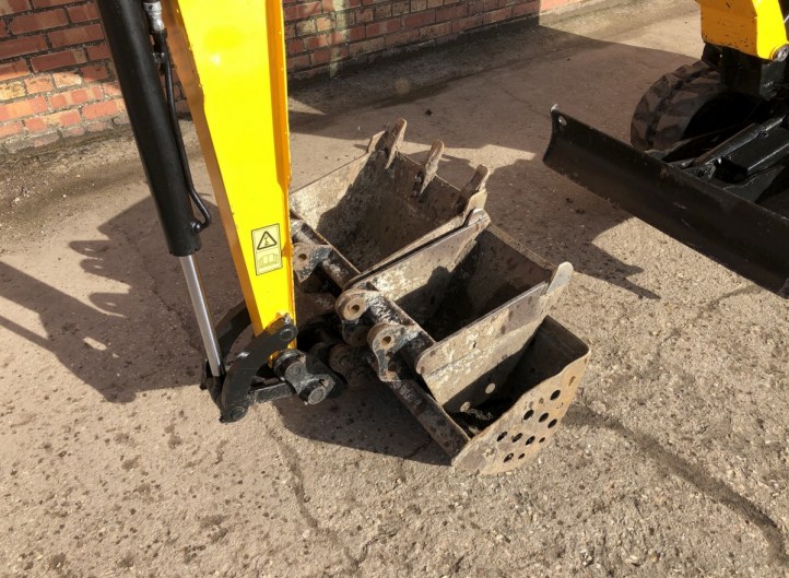 JCB 15C-1