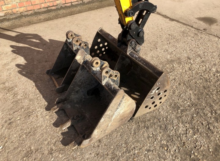JCB 15C-1