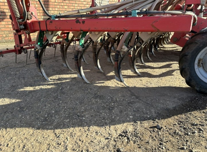 Kverneland TS Tine Drill