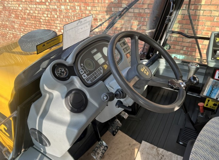 JCB 3185
